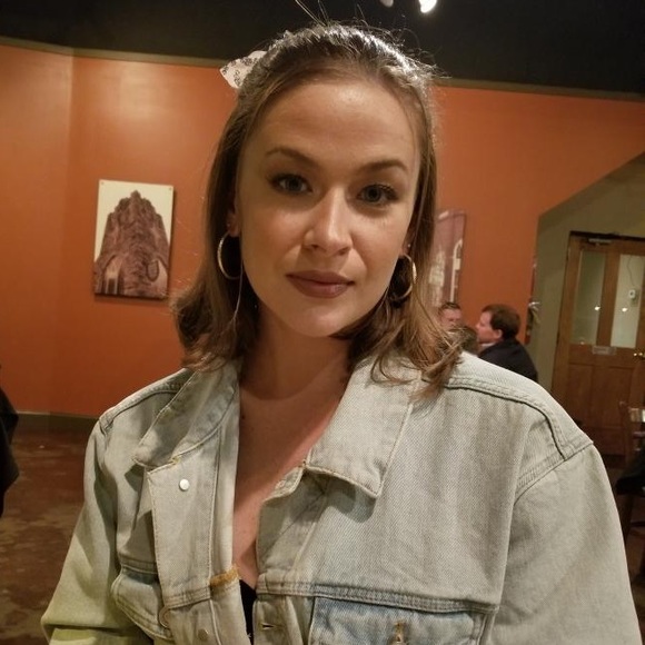 Meet your Posher, Nichole - Picture 1 of 1